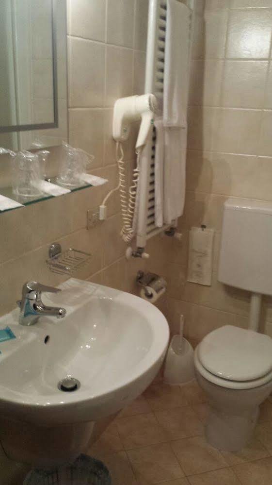 רוביגו Hotel Palace מראה חיצוני תמונה